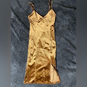 Beautiful brown velvet mini v-neck dress with a slit at the bottom